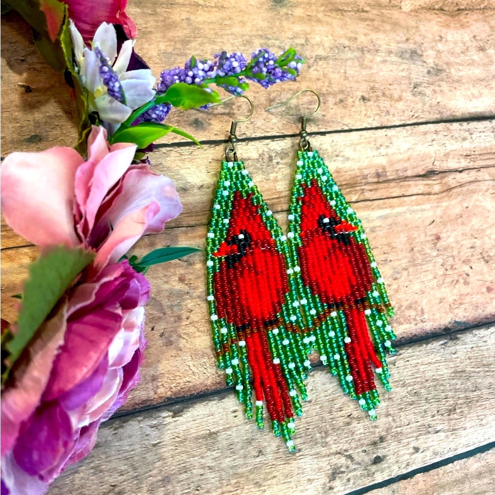 Red cardinal earring - Picture 2 of 5